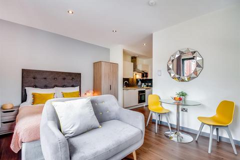 Studio to rent, 83 Cardigan Lane