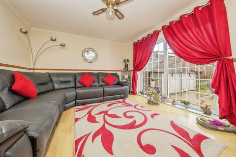 3 bedroom terraced house for sale, Stour View Close, Mistley, MANNINGTREE