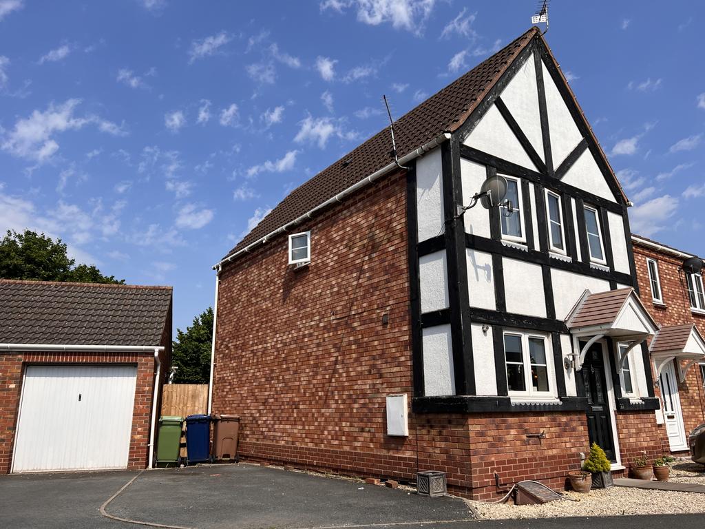 3 Bedroom End Terrace House For Sale