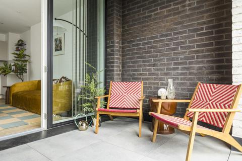 2 bedroom apartment to rent, at Momento Hayes, 4, Masonry Place UB3