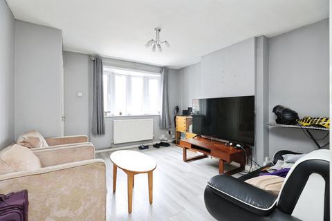 2 bedroom end of terrace house for sale, Ross Crescent, Watford