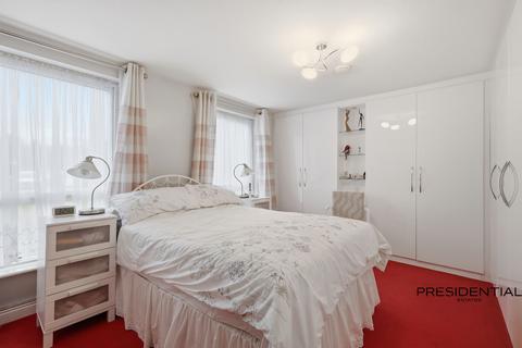 1 bedroom flat for sale, Ashton Court, Chingford E4
