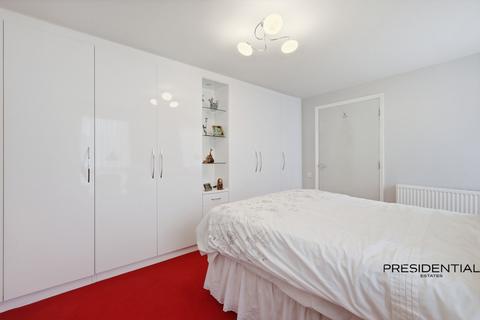 1 bedroom flat for sale, Ashton Court, Chingford E4