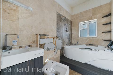 2 bedroom ground floor flat for sale, Burlington Gardens, London