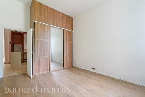 2 bedroom ground floor flat for sale, Burlington Gardens, London