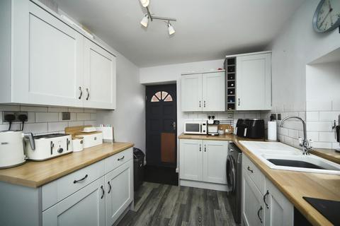 2 bedroom ground floor flat for sale, Summerland Avenue, Minehead