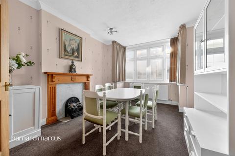 undefined, The Warren, Worcester Park