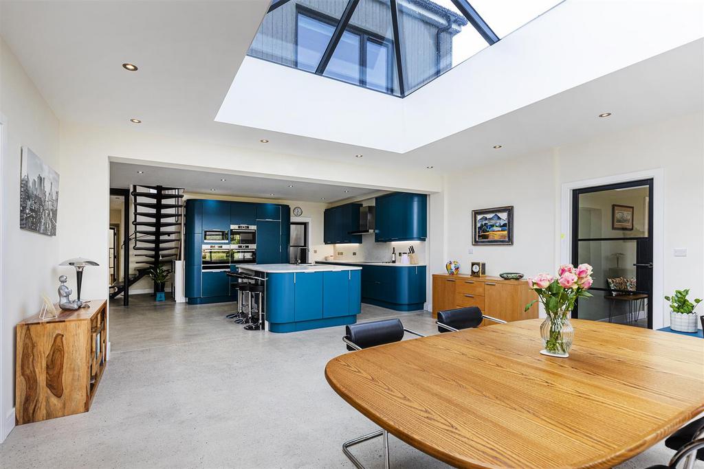 Bramleys Estate Agents - Cumberland Avenue - Fixby