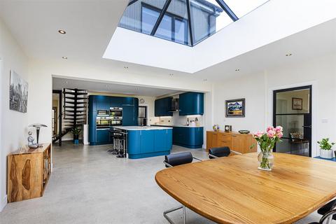 5 bedroom detached house for sale, Cumberland Avenue, Huddersfield