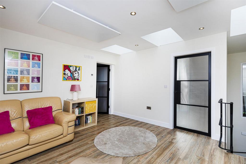Bramleys Estate Agents - Cumberland Avenue - Fixby