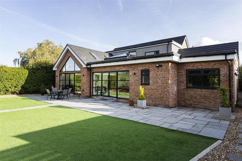 5 bedroom detached house for sale, Cumberland Avenue, Huddersfield