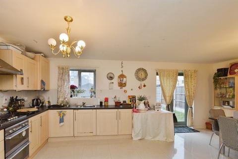4 bedroom detached house for sale, Aran Court, Oakridge Park, Milton Keynes