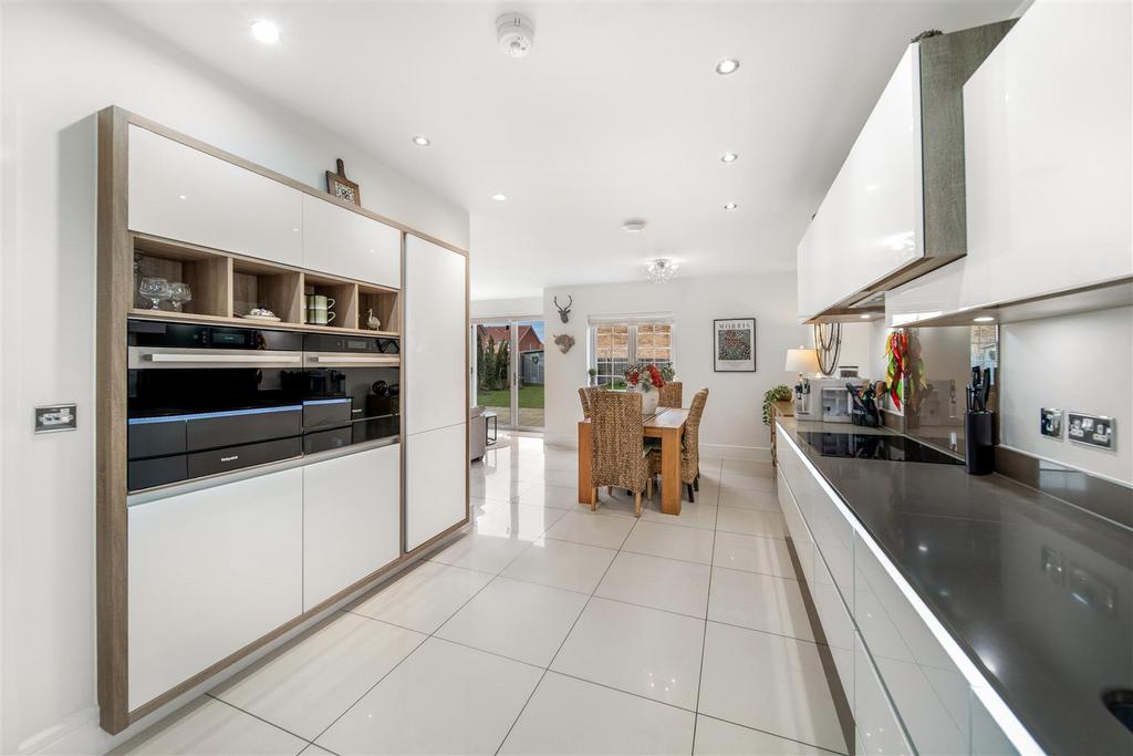 3. 5 Winter Close - Interior-9.jpg