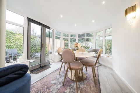 3 bedroom house to rent, Eyston Drive, Weybridge KT13