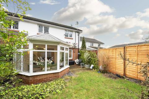 3 bedroom house to rent, Eyston Drive, Weybridge KT13