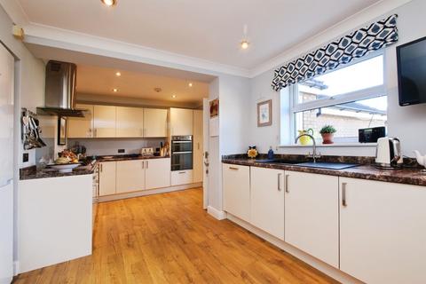 4 bedroom detached house for sale, Winscar Grove, York