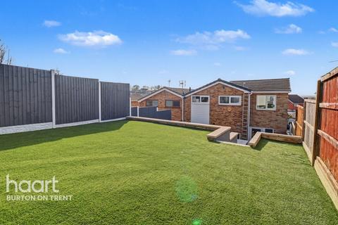 4 bedroom semi-detached house for sale, Clamp Drive, Swadlincote