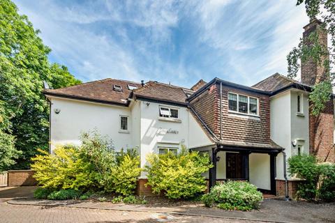 2 bedroom apartment to rent, Rickmansworth Road, Northwood HA6