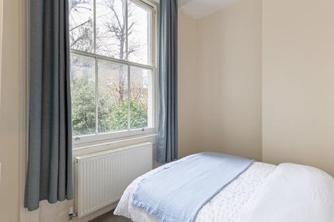 2 bedroom flat for sale, Coverdale Road, London, W12