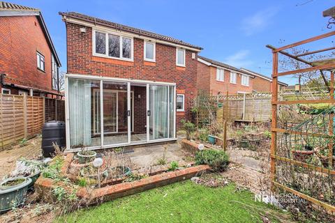 3 bedroom detached house for sale, Arnold Drive, Chessington, Surrey. KT9