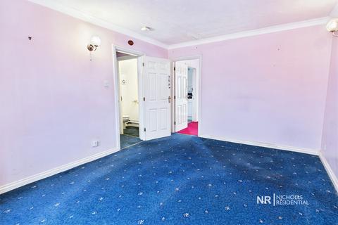3 bedroom detached house for sale, Arnold Drive, Chessington, Surrey. KT9