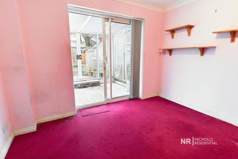 3 bedroom detached house for sale, Arnold Drive, Chessington, Surrey. KT9