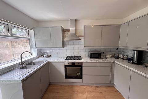 Room One, 31 The Knoll, Mansfield, NG18