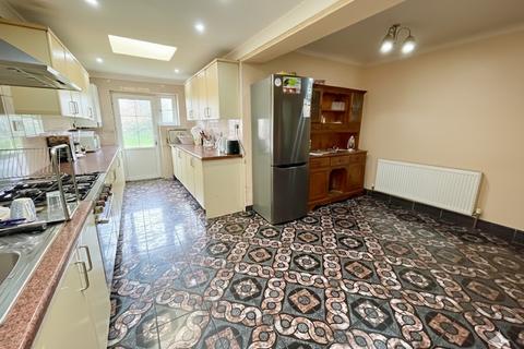 4 bedroom semi-detached house for sale, Letchworth Road, Luton, Bedfordshire, LU3 2NU