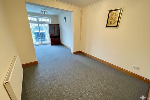 4 bedroom semi-detached house for sale, Letchworth Road, Luton, Bedfordshire, LU3 2NU