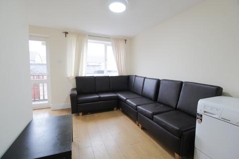 1 bedroom in a house share to rent, King Street, Pontypridd CF37