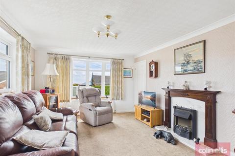 2 bedroom detached bungalow for sale, Osgodby Hall Road, Scarborough