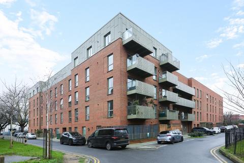 1 bedroom flat for sale, Broome Way, London, SE5