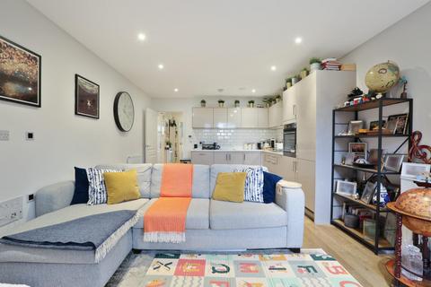 1 bedroom flat for sale, Broome Way, London, SE5