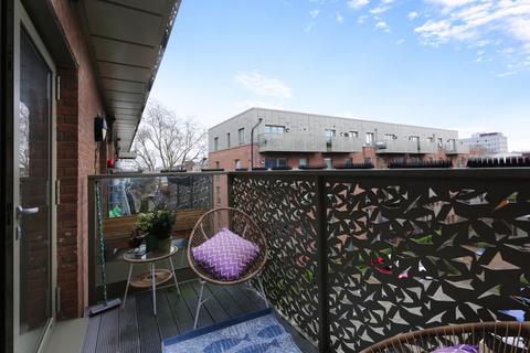 1 bedroom flat for sale, Broome Way, London, SE5