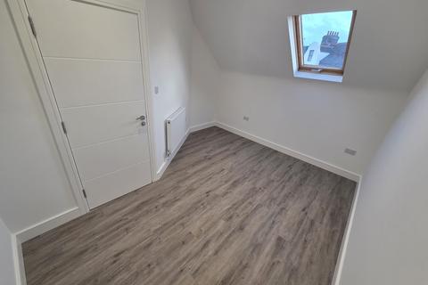 2 bedroom apartment to rent, Russell Rise, LUTON