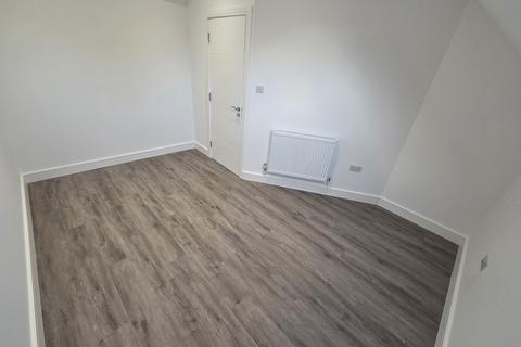 2 bedroom apartment to rent, Russell Rise, LUTON