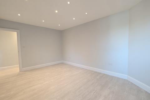 2 bedroom apartment to rent, Courtlands Drive, WATFORD
