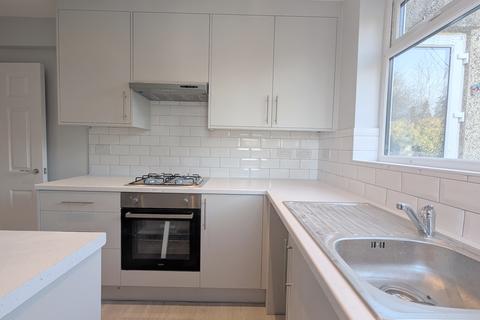 2 bedroom apartment to rent, Courtlands Drive, WATFORD