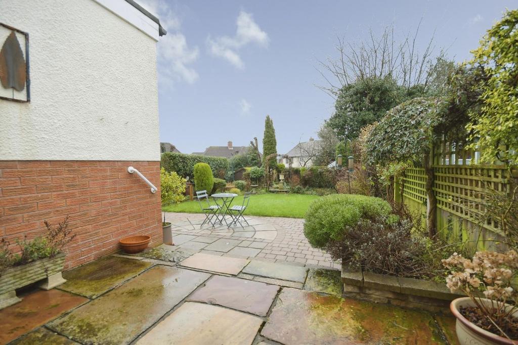 REAR GARDEN 02.jpg