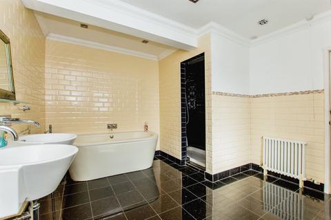 4 bedroom end of terrace house for sale, Eastfield Road, Peterborough