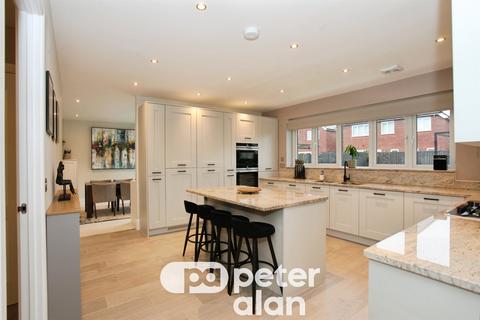 4 bedroom detached house for sale, Birdie Close, Bassaleg, Newport