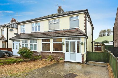 3 bedroom semi-detached house for sale, Milton Avenue, King's Lynn