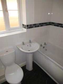 3 bedroom townhouse to rent, St Peters Close, KIDDERMINSTER