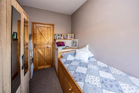 2 bedroom semi-detached house for sale - Ravensknowle Road, Huddersfield HD5