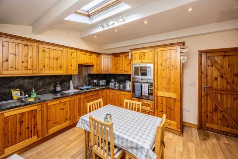 2 bedroom semi-detached house for sale, Ravensknowle Road, Huddersfield HD5
