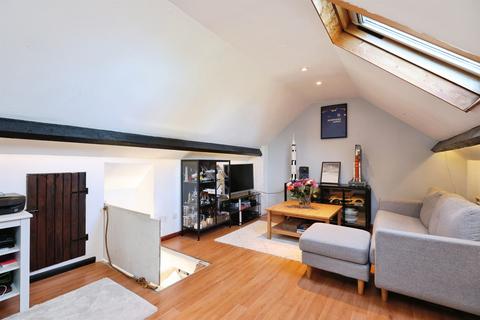 2 bedroom maisonette for sale, Courtlands Drive, Watford