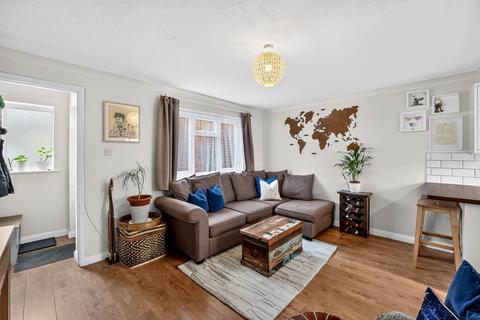 2 bedroom ground floor flat for sale, Connaught Gardens, Morden