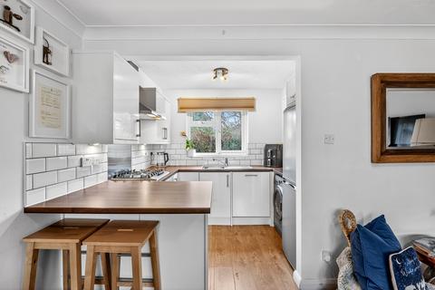 2 bedroom ground floor flat for sale, Connaught Gardens, Morden