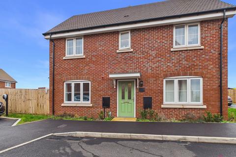 3 bedroom house to rent, Emery Avenue, Gloucester GL1