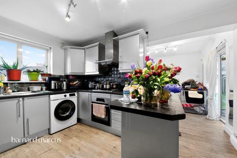 3 bedroom semi-detached house for sale, Barfield Avenue, London